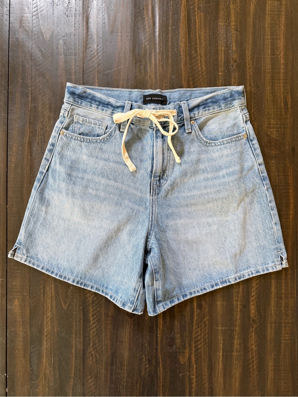 Free Assembly Jean Short Women’s Size 6 Blue Denim Beach Cruise Light Wash